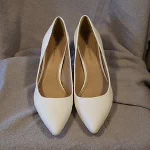 BCBGeneration white textured heels size 8.5